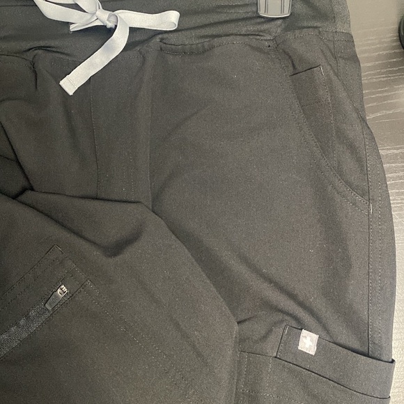 FIGS - Picture 3 of 12